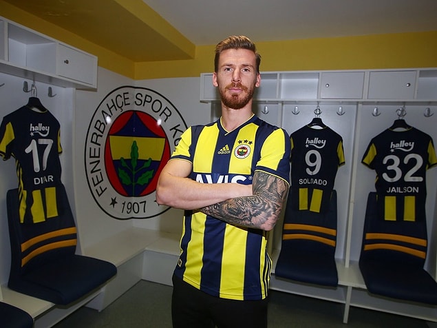 Serdar Aziz, Fenerbahçe ile 3.5 yıllık sözleşme imzaladı.