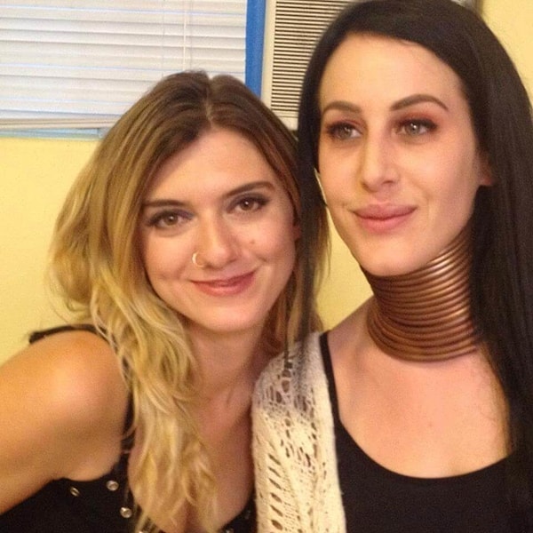 8. Сидни была обязана носить кольца в течение 24 часов и не снимать даже на ночь!