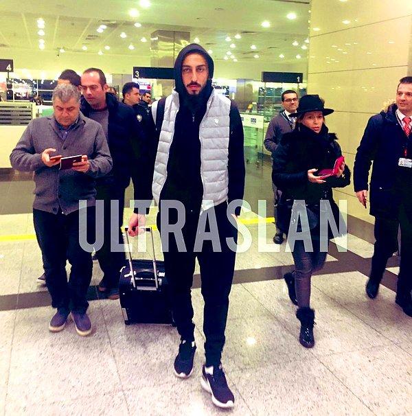 Galatasaray'ın KAP'a bildirdiği golcü futbolcu İstanbul'a geldi.