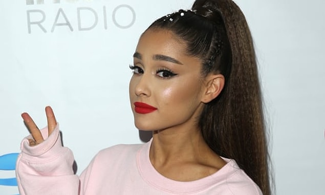 Çıkış yaptığından beri pek çok insan tarafından sevilen Ariana Grande'nin yeni dövmesi olay oldu.