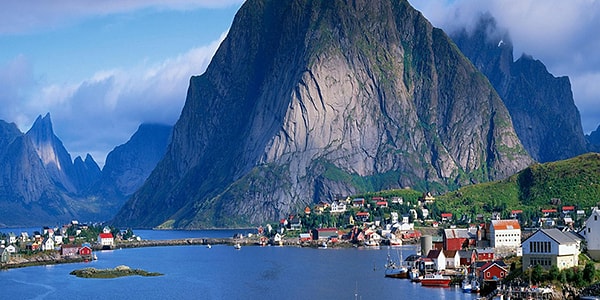 Вам следует отправиться в Норвежские фьорды!