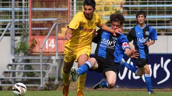Futbol hayatına SCW Pad. Jgd. takımında başlayan Tolgay, daha sonra Almanya'nın köklü takımlarından Borussia Dortmund'un altyapısına transfer olan Tolgay Arslan sırasıyla Dortmund'un U17, U19 takımlarında oynadı.