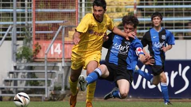 Futbol hayatına SCW Pad. Jgd. takımında başlayan Tolgay, daha sonra Almanya'nın köklü takımlarından Borussia Dortmund'un altyapısına transfer olan Tolgay Arslan sırasıyla Dortmund'un U17, U19 takımlarında oynadı.