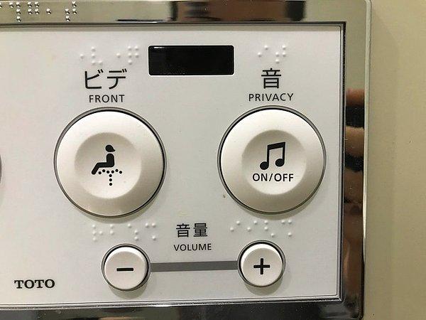5. Eğer tuvalette hafif sesli bir işiniz varsa, bu buton sayesinde bazı seslerin duyulmasını engelleyebilirsiniz.