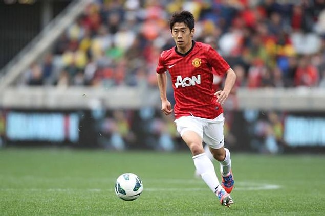 Gösterdiği performansla dikkatleri çeken Kagawa, 2012 yılında Premier Lig ekiplerinden Manchester United'a 16 milyon euro karşılığında transfer oldu.