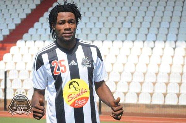 1.91 boyundaki oyuncu, futbol kariyerine Kongo Demokratik Cumhuriyeti’nin DC Motema Pembe takımında başladı. 2015’in Ocak ayında SM Sanga Balende takımına transfer olan Luyindama, burada geçirdiği yarım sezondan sonra TP Mazembe’ye transfer oldu ve burada bir buçuk sezon geçirdi.