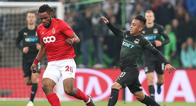 2017 – 2018 sezonun başında bu kez bonservisiyle beraber Standar Liege forması giyen Luyindama, burada geçirdiği bir buçuk sezonda 52 lig, 8 UEFA Avrupa Ligi, 7 Belçika Lig Kupası, 1 defa da Belçika Süper Kupası olmak üzere toplam 68 maçta yer aldı. Bu karşılaşmalarda 7 kez rakip fileleri havalandırdı.