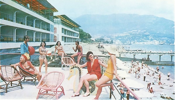 4. Кто из руководителей СССР передал Крымскую область из состава РСФСР в состав УССР?