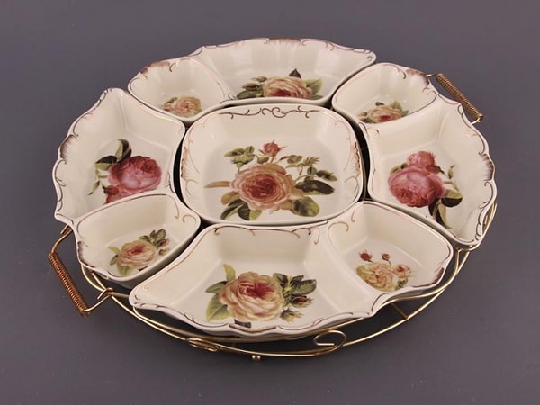 2. Как называется блюдце, разделенное перегородками на несколько секций?