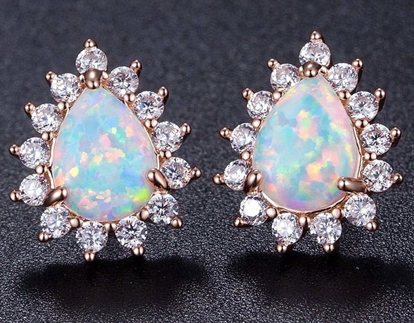 3. Сережки-гвоздики, которые выглядят дороже своей реальной стоимости