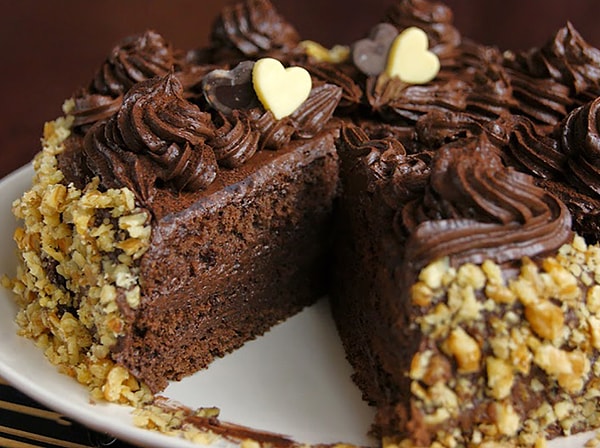 23. Вкусный шоколадный торт для любимого человека, в который вам удастся вонзить и свои зубки