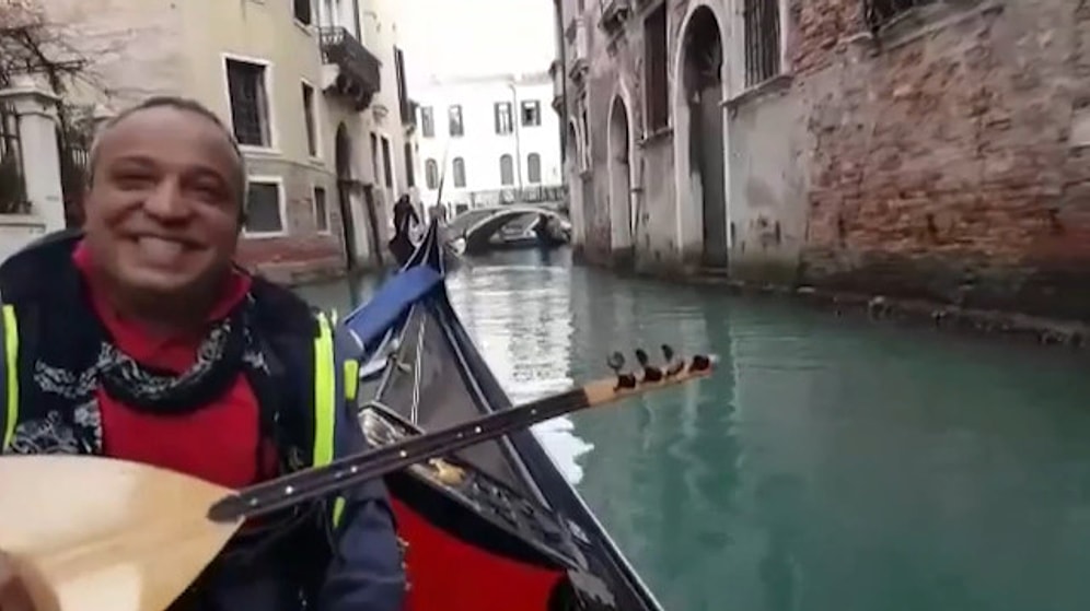 Venedik Gondollarında Tokat Türküsü: 'Başındaki Yazmayı da Sarıya mı Boyadın'