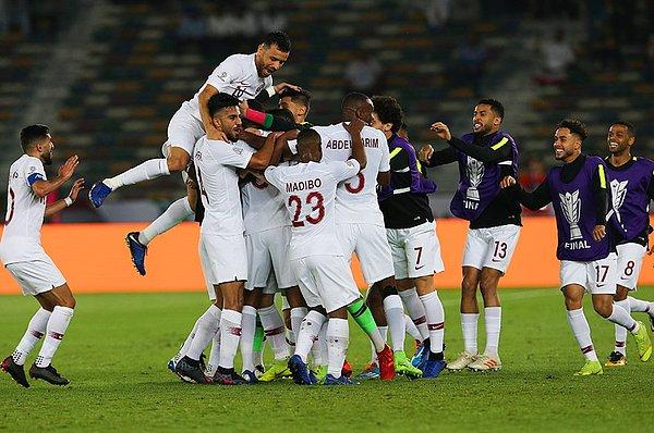Finalde favori Japonya karşısına çıkan Katar'ın ilk yarıdaki gollerini 12. dakikada Almoez Ali, 27. dakikada Abdulaziz Hatem kaydetti.