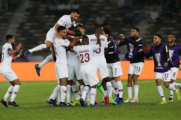 Finalde favori Japonya karşısına çıkan Katar'ın ilk yarıdaki gollerini 12. dakikada Almoez Ali, 27. dakikada Abdulaziz Hatem kaydetti.