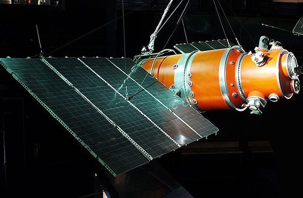 5. Какая страна первой в мире запустила в космос метеоспутник?