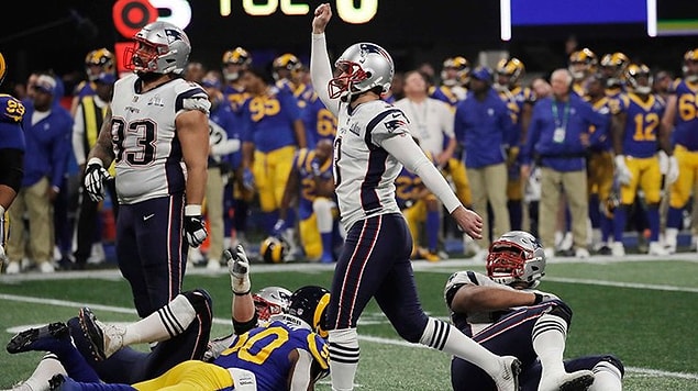 Maçın ilk çeyreği 0-0 sona ererken ikinci çeyreği ise Patriots rakibi karşısında 3-0 önde tamamladı. Böylece, 53'üncü Super Bowl, 1975'te oynanan ve ilk yarısında toplam 2 sayı üretilen 9'uncu Super Bowl'dan bu yana ilk yarısında en az skorun üretildiği NFL final maçı olarak tarihe geçti.