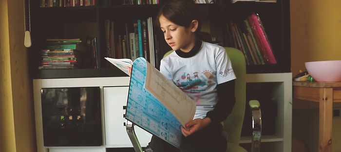 Ailesi Tarafından Çocukluğundan Beri Üç Dilde Yetiştirilen 'Ata'nın Hikayesi