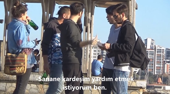 Turistlere Yardım Edilmemesi Gerektiğini Söyleyen Kişiye Türklerin Tepkisi