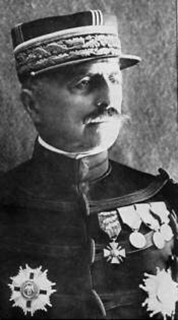 1919: İşgal Kuvvetleri Kumandanı olarak İstanbul'a tayin olan Fransız General Louis Franchet d'Espèrey, atıyla Türk Bayrağı'nın üzerinden geçerek yapmış olduğu sözde gövde gösterisi ile İstanbul'a girdi.