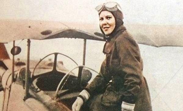 1951: Atatürk'ün manevi kızı ve Türkiye'nin ilk kadın savaş pilotu Sabiha Gökçen, pilot olarak Kore Savaşı'na katılmak için başvuruda bulundu.