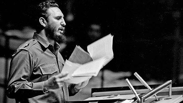 13. 1961'de Fidel Castro bütün Küba okullarını bir yıl boyunca kapatmış ve öğretmenleri okuma yazma bilmemenin kökünü kazıma amacıyla "edebiyat ordusu" haline getirmiştir.
