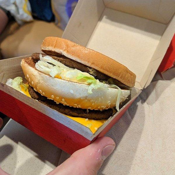 15. Bir hamburgerin kutuya doğru konulması ne kadar zor olabilir?
