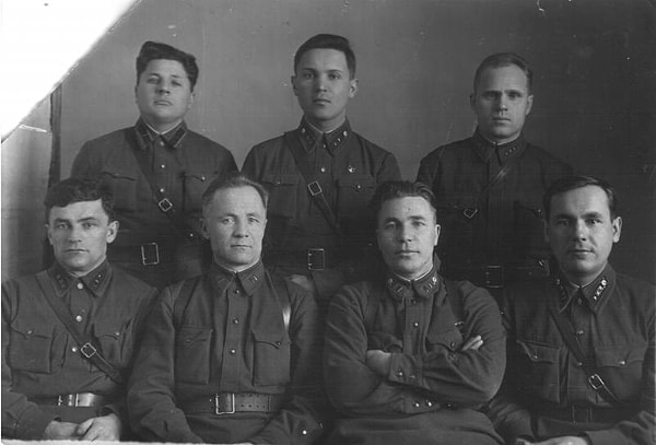 11. Кто был авторитетом среди членов партбюро до 1924 года?