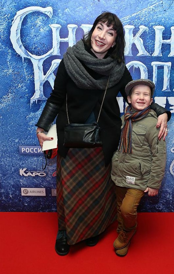 Что касается личной жизни, Вилле встречается с режиссером рекламы и клипов Тиной Баркалая, у них есть сын по имени Сандрик.