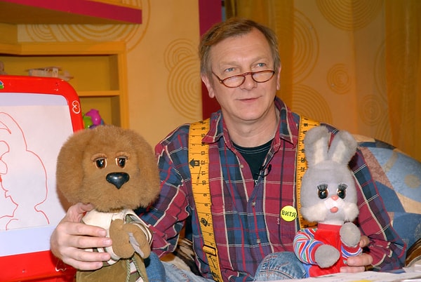 А позже мы видели его в «Спокойной ночи, малыши!», где Бычков был ведущим «дядей Витей».