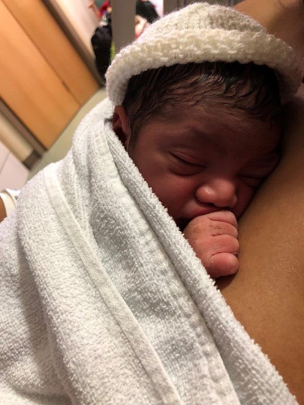 Mihan isimli erkek bebek, sağlıklı bir şekilde doğdu ve ailenin ilk çocuğu oldu.