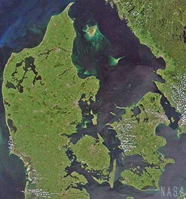 12. Что за страна запечатлена на этом фото?