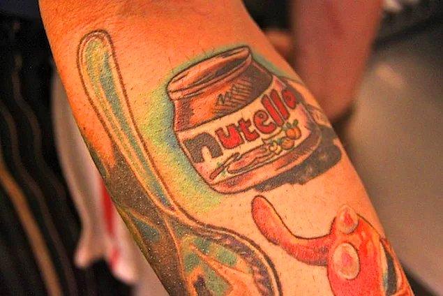 Nutella ile aşk yaşayıp koluna dövme yaptıran var.