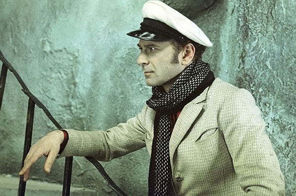 7. Какой актёр не играл роль Остапа Бендера?