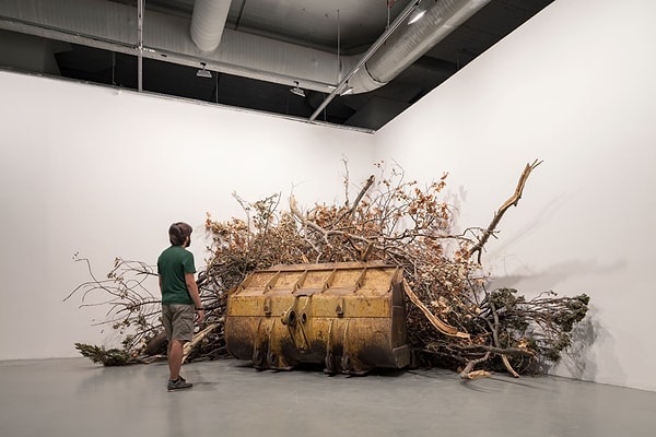 2. В 2018 году в Москве прошла шестая международная биеннале. Основным проектом стала выставка под названием...