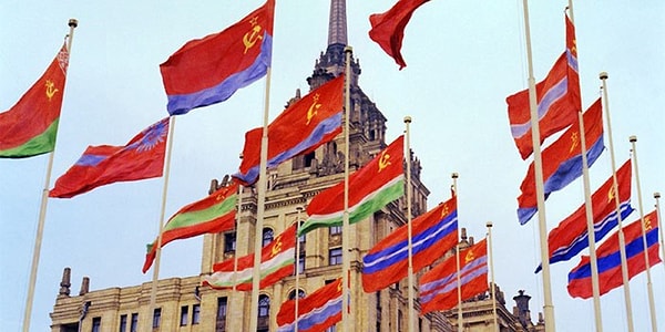 13. И последний вопрос: какое максимальное количество союзных республик одновременно входило в состав СССР?