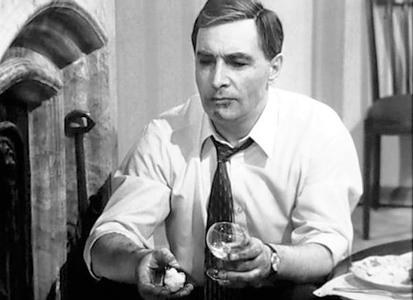 10. Какую песню Штирлиц мысленно напевал на 23 февраля в «Семнадцати мгновениях весны»?