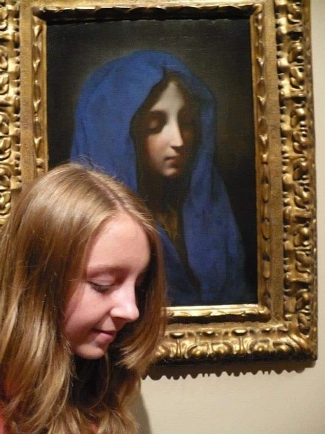 6. Adeta Dolci'nin Mavi Madonna tablosundan çıkmış gibi...