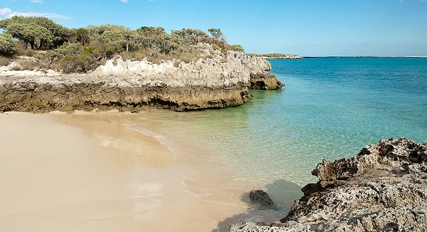 3. В каком океане расположены острова Занзибар и Мадагаскар?