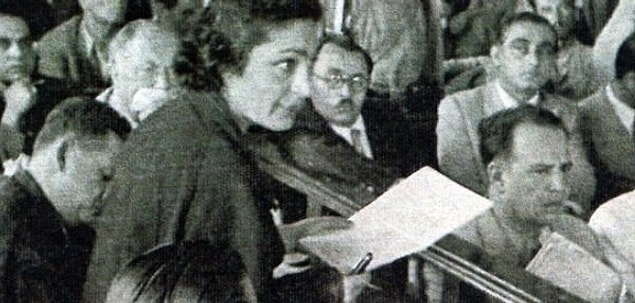 Öğle yemeği zamanı geldiğinde ne evlerine gidecek vakitleri vardır ne de dönemin neredeyse tek lokantasına gidebilirler.