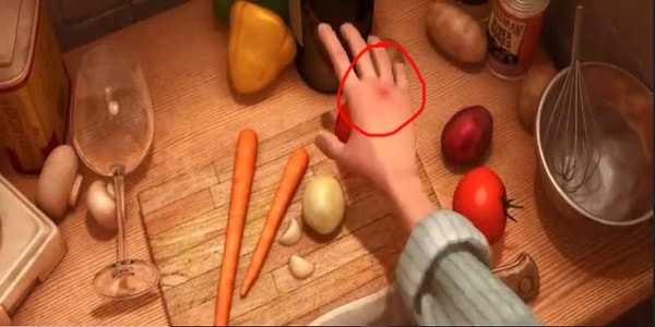 8. А у Лингвини есть красное пятнышко, потому что до этого его укусил Реми. Pixar не забыли и про эту деталь.