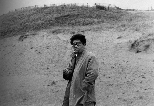 11. Кем был по профессии японский писатель, драматург и сценарист Абэ Кобо?