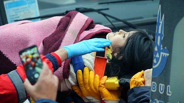 18 saatin ardından: 5 yaşındaki Havva Tekgöz enkazdan yaralı olarak kurtarıldı.
