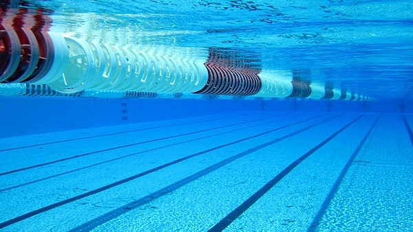 11. Сколько дорожек должно быть в бассейне, где проводятся олимпийские соревнования по плаванию?