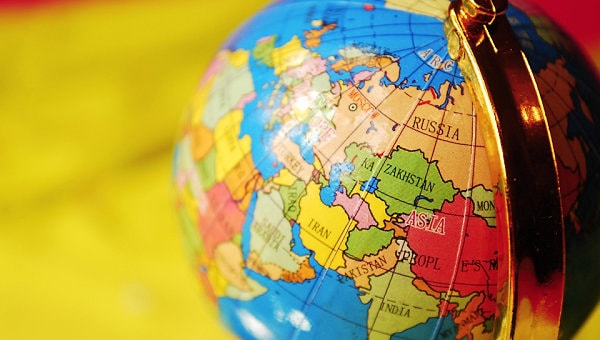 9. Единственный город мира, расположенный сразу на двух континентах, — это...