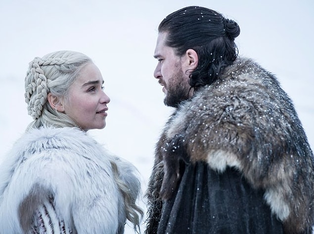 George R. R. Martin'in fantastik romanları Buz ve Ateşin Şarkısı baz alınarak yaratılan, Game of Thrones televizyona David Benioff ve D. B. Weiss tarafından uyarlanıyor.