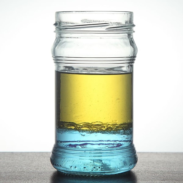 2. Плотность какого из этих веществ уменьшается, когда оно затвердевает?