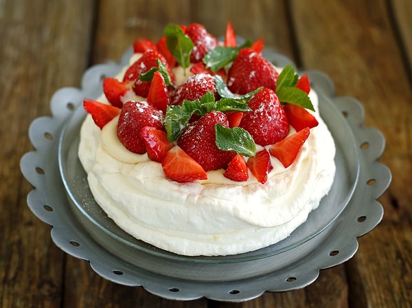 6. Имя какой балерины носит торт безе со свежими фруктами?