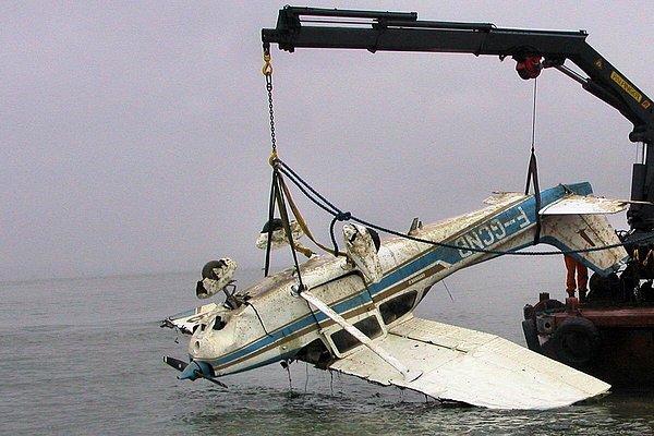 İngiltere Hava Kazaları Araştırma Birimi, su altı görüntülerinin 3 şubatta bulunan enkazın Sala'yı taşıyan uçak olduğunu doğruladığını ve enkazda bir cesedin tespit edildiğini bildirdi.