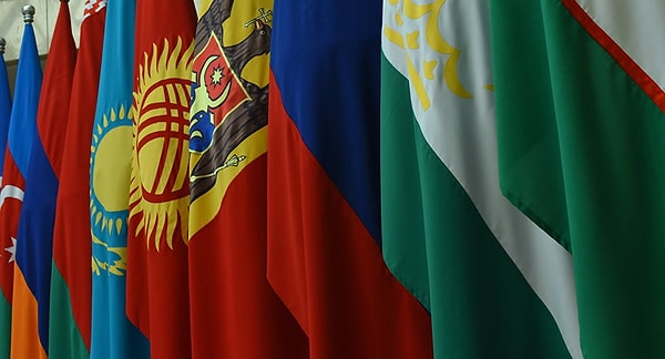 1. В состав основных языков СССР входили русский, украинский, белорусский, грузинский, армянский и…