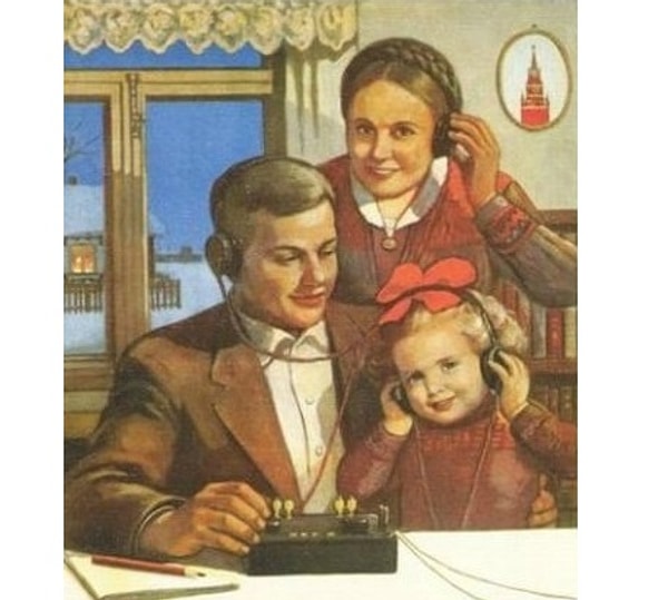 2. У какой радиостанции песня «Подмосковные вечера» была позывными?